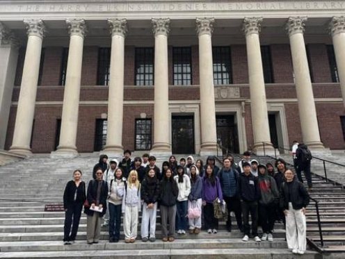 A tour group on the steps of Widener Library at Harvard